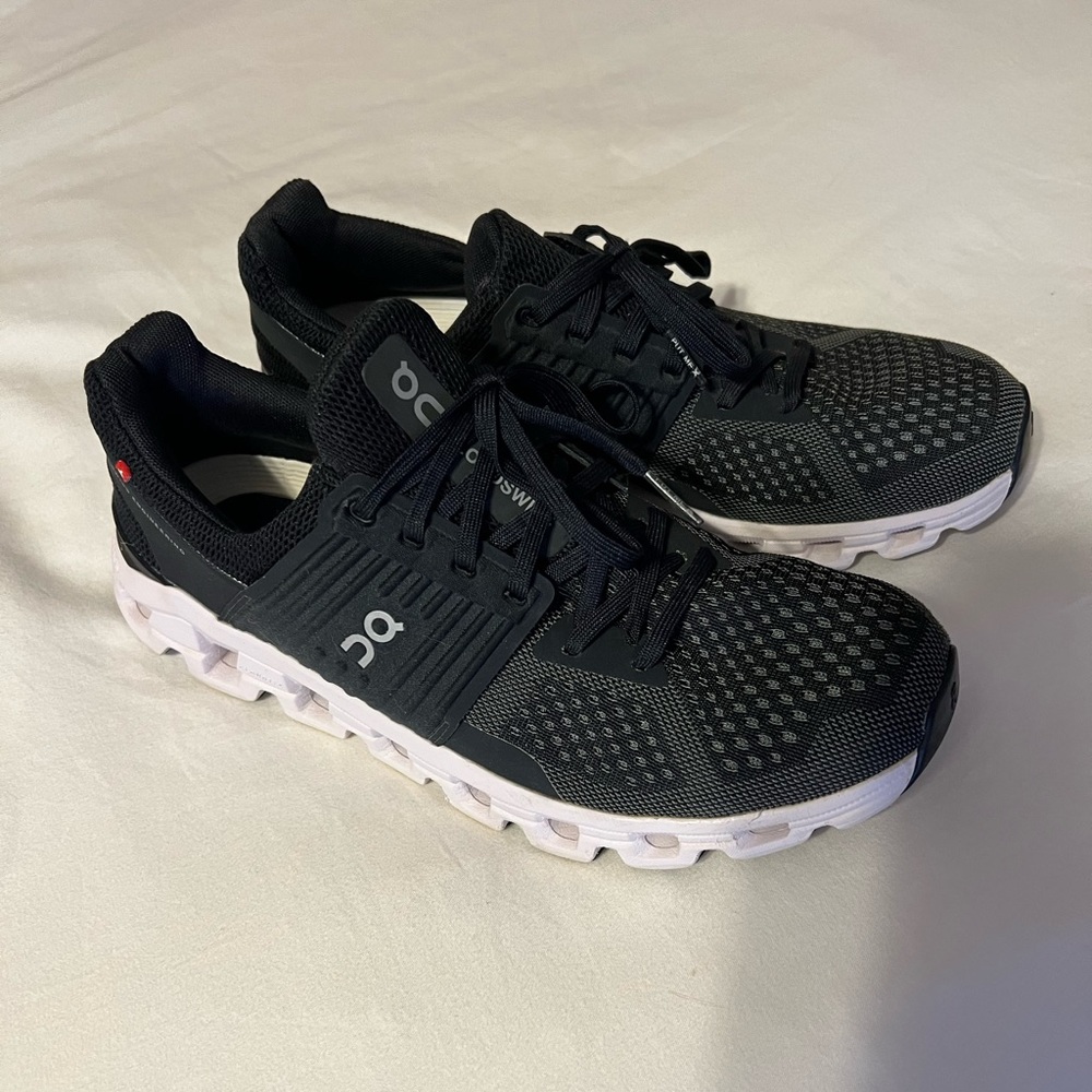 On cloud running shoes. Cloud swift. Size 9.5